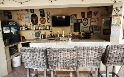 Chalet con apartamento de invitados, piscina y amplias zonas exteriores en Santa Clara, Altea